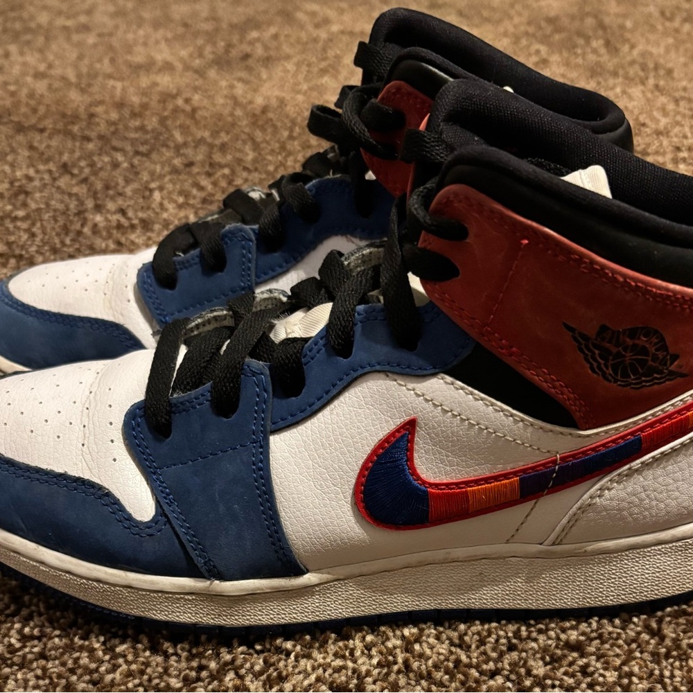 Youth Air Jordan 1 Mid Sneakers